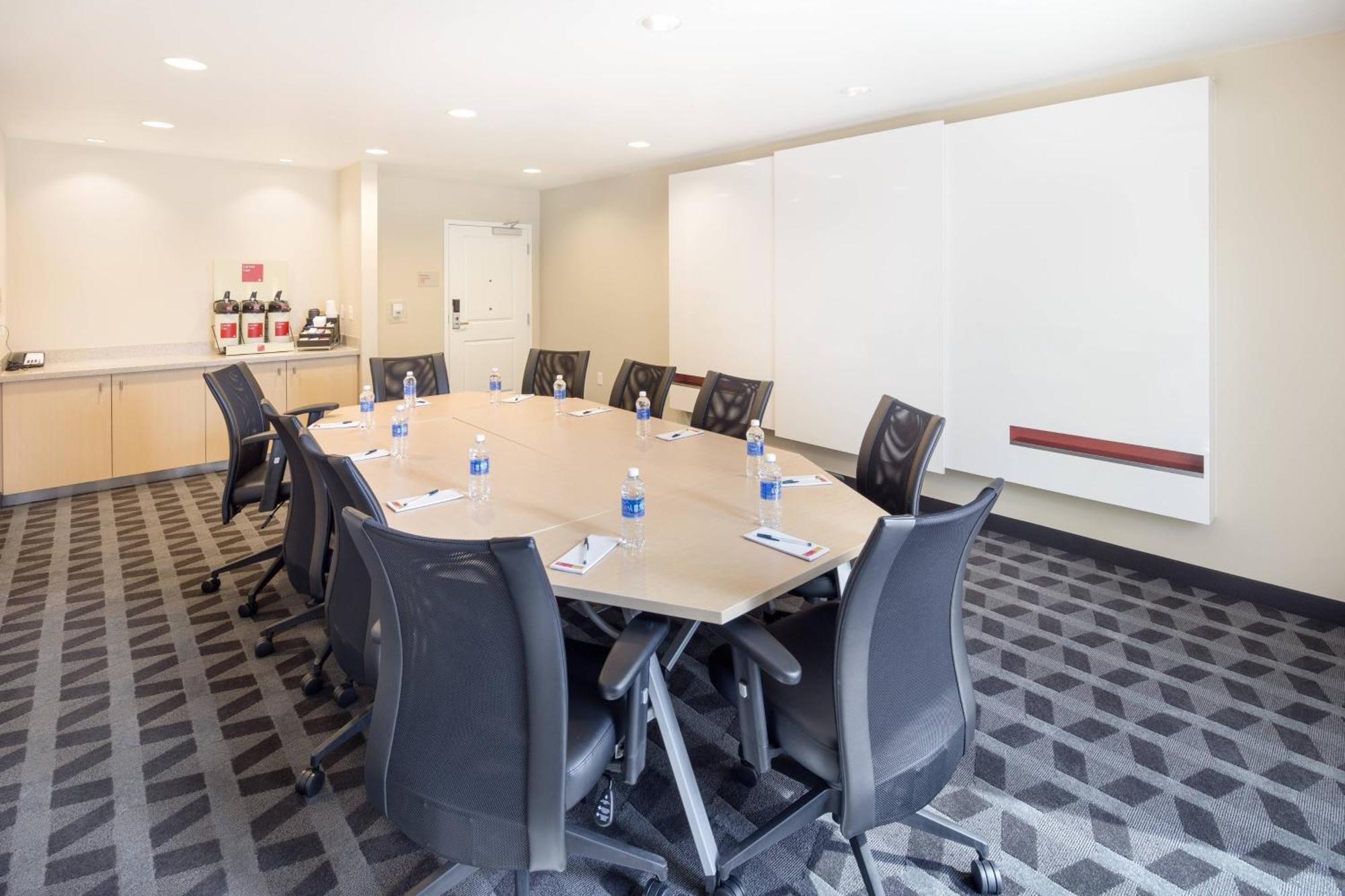 Towneplace By Marriott Suites Portland Vancouver Evergreen Extérieur photo