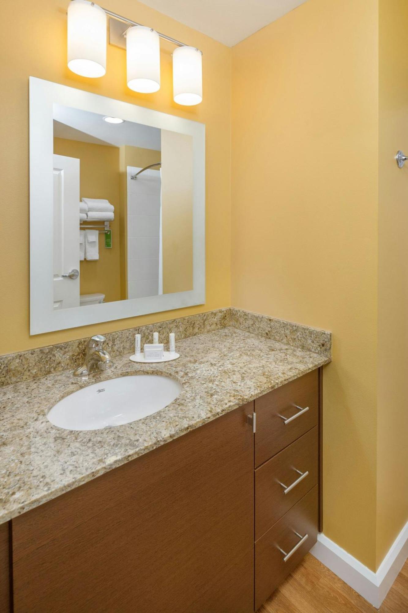 Towneplace By Marriott Suites Portland Vancouver Evergreen Extérieur photo