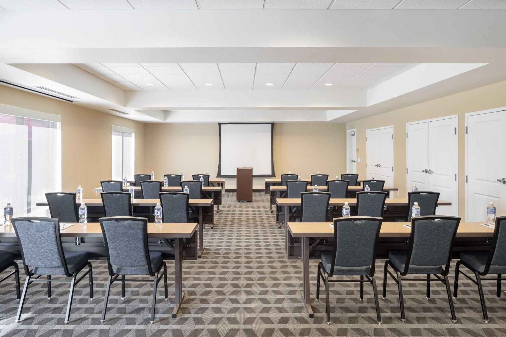 Towneplace By Marriott Suites Portland Vancouver Evergreen Extérieur photo